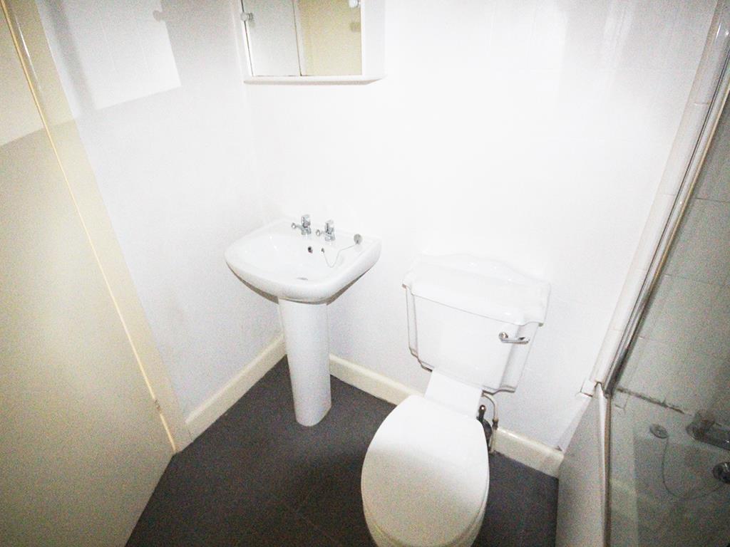 2 bedroom mid terrace house To Let in Barnoldswick - IMG_5545.jpg